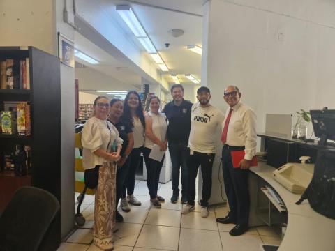 Visita de trabajo a la Biblioteca del CUVALLES
