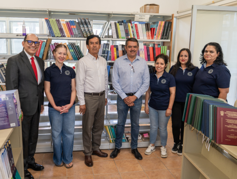 Visita a la biblioteca central del CUCBA